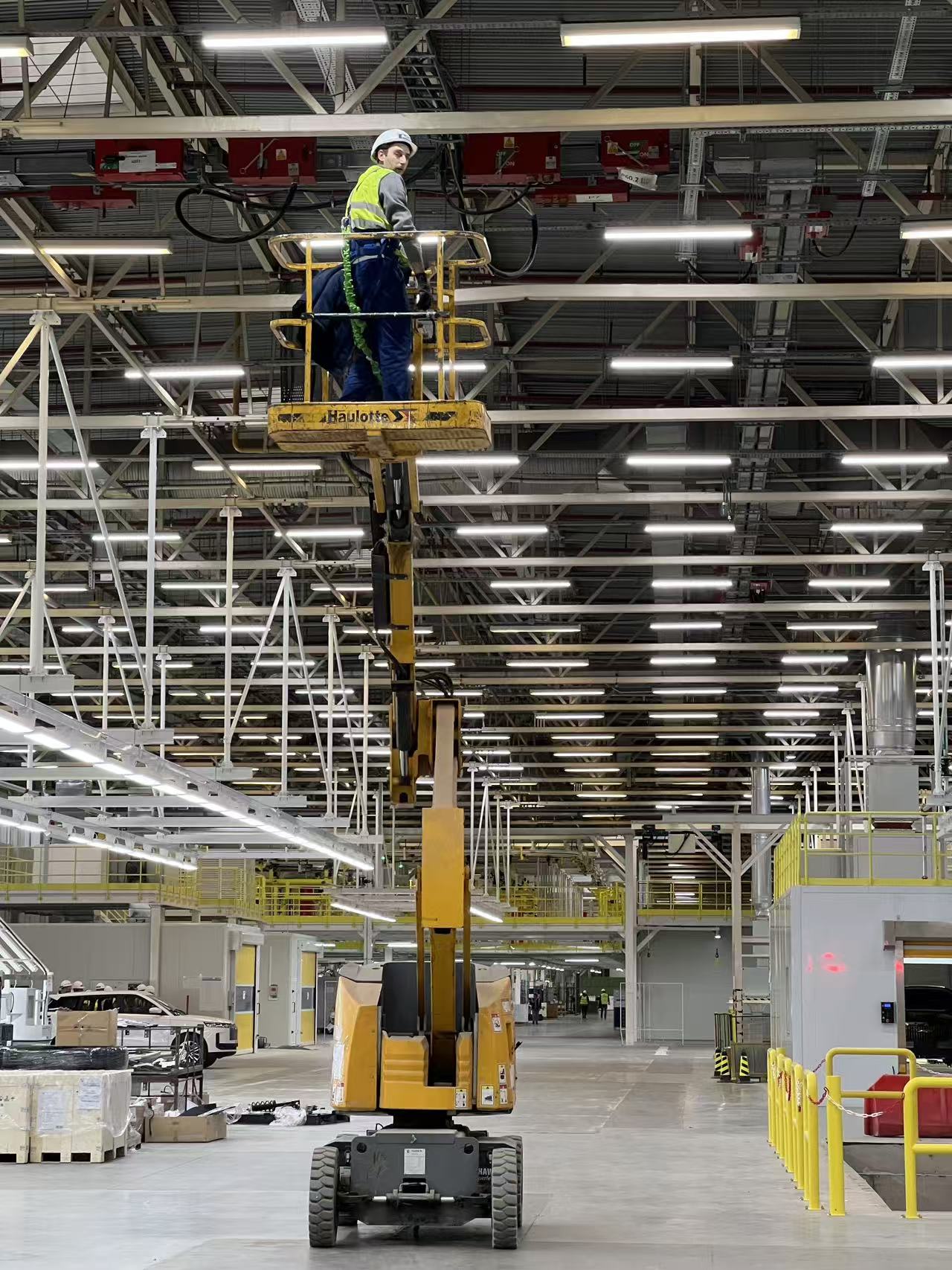 Network cabling installation from boom lift